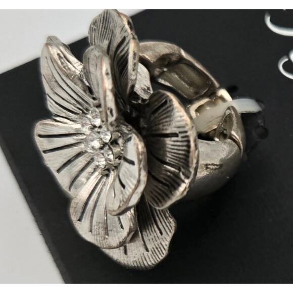 Tanya's Creations Silver Toned and Rhinestone Cocktail Ring with Stretchy Band - Picture 3 of 7